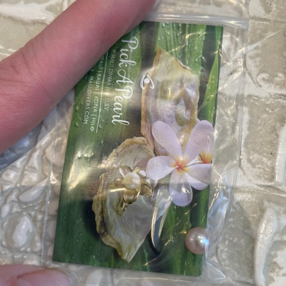 Maui Divers Pearl Earrings - Picture 2 of 3